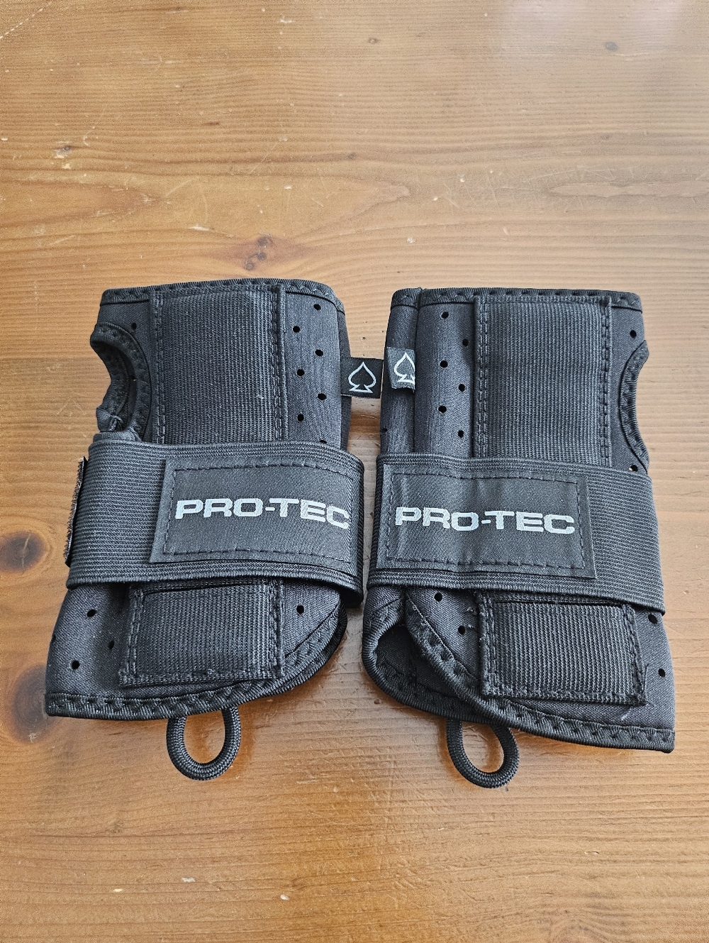 PRO-TEC Undercover (Snow) Black Wrist Guards - Pair (Medium)